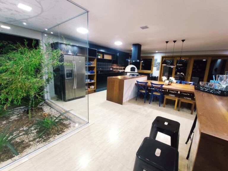 65a02009-9310-4e9a-a50e-68d6a33d7f24