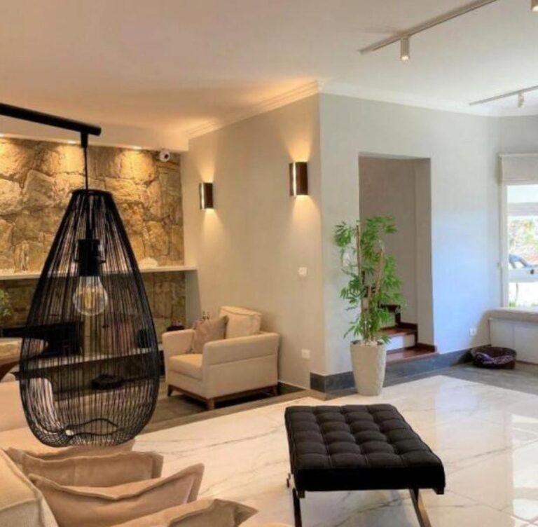 f9d6f7da-7f74-4932-8a9a-70f490cbfbff