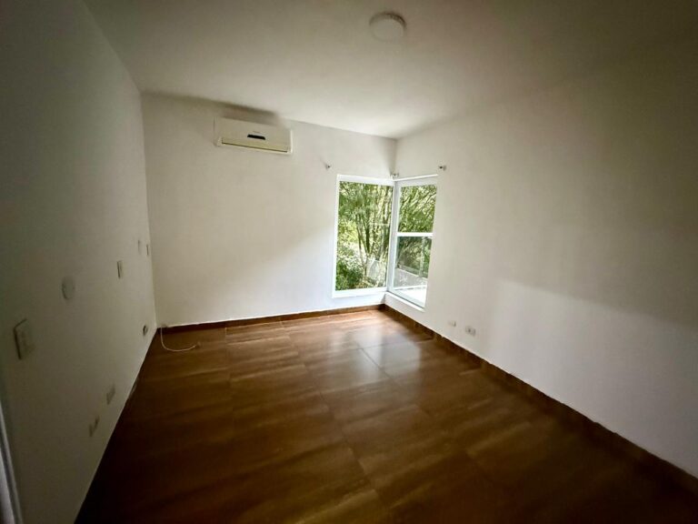 WhatsApp Image 2025-08-28 at 15.22.16