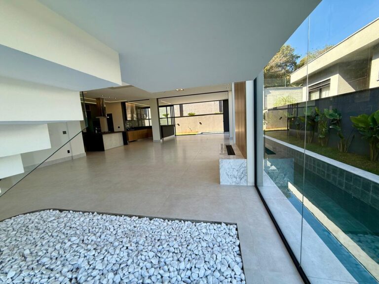 WhatsApp Image 2025-09-10 at 17.47.00 (2)