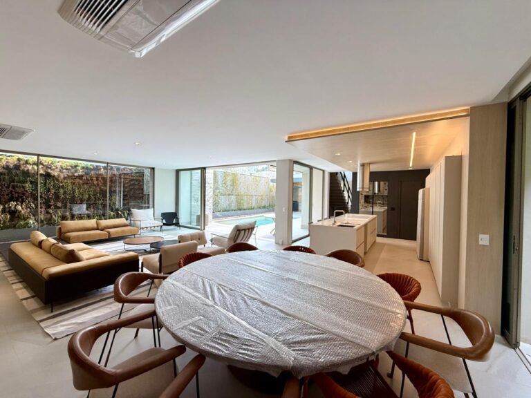 WhatsApp Image 2025-09-23 at 17.45.59 (2)