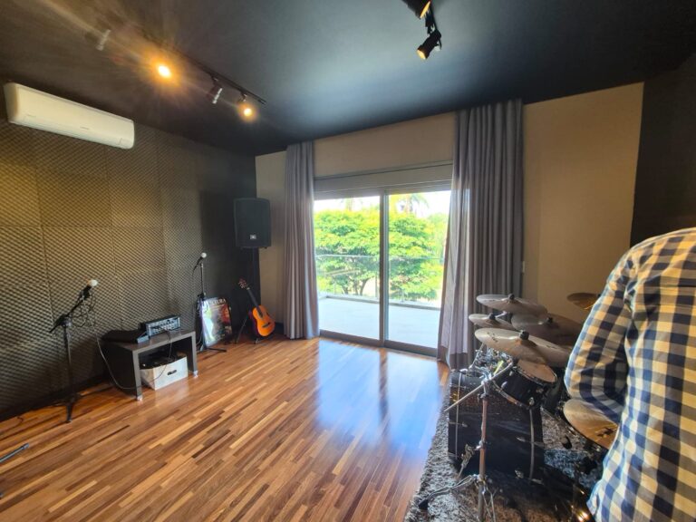 b0120c48-1dba-4355-9375-f7e02e7964bc