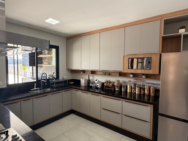 951e5a3a-2106-448d-ad7b-46150a0e9312