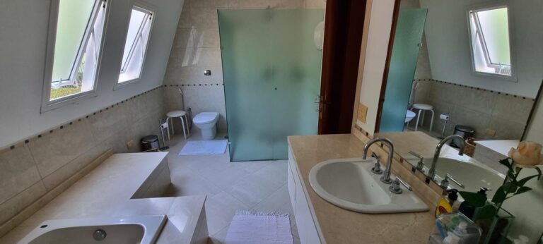 WhatsApp Image 2025-11-18 at 16.36.32