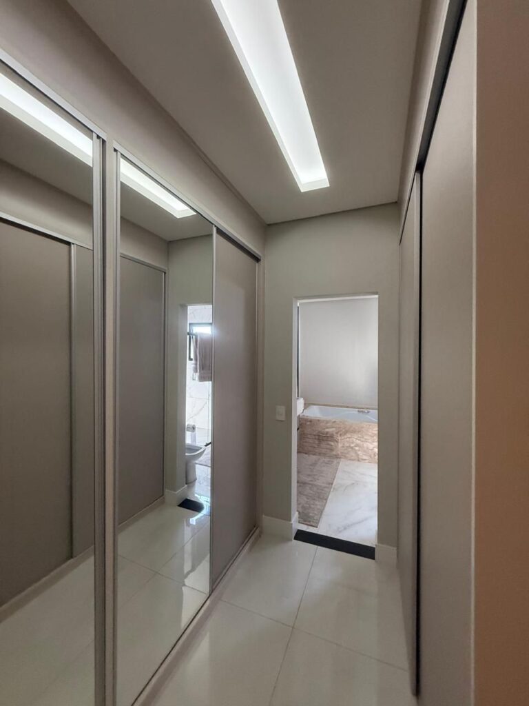 dea8d487-1fcf-4381-bb40-1969fa2c1b9a